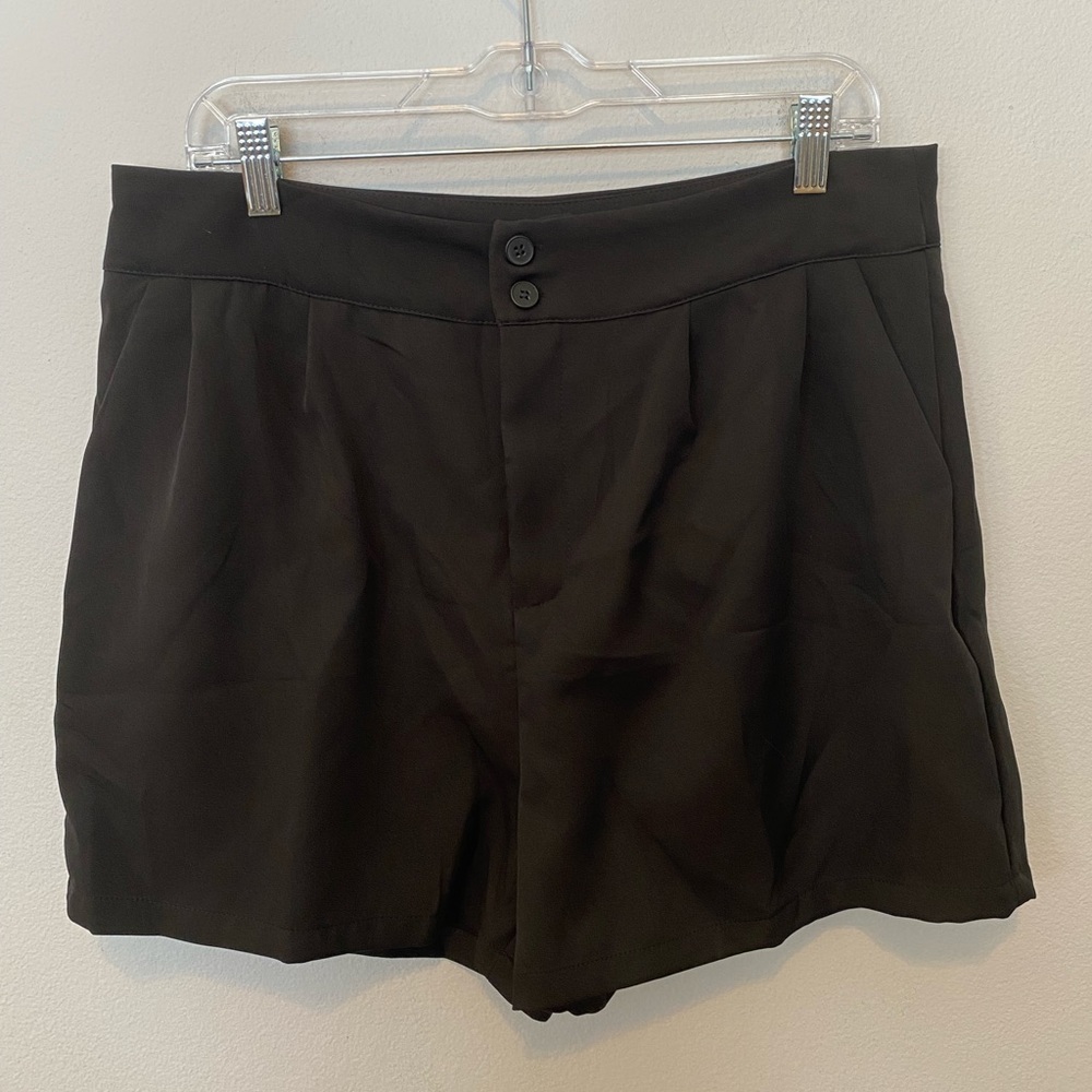 NWT Floerns Women’s Polyester blend, high waisted black XL shorts